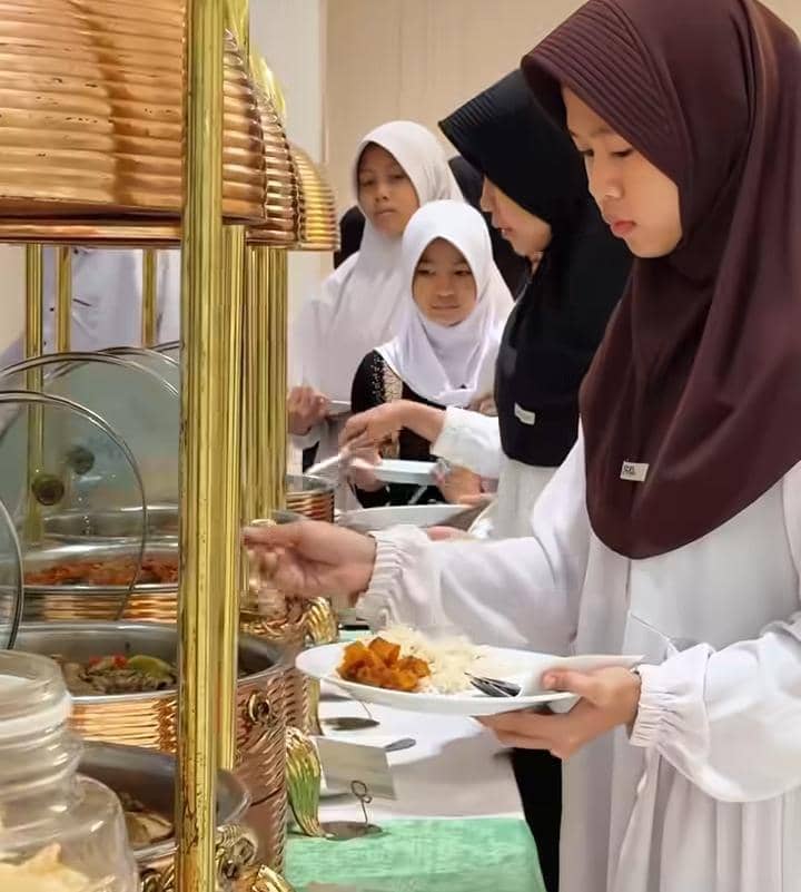 potret Ayu Dewi rayakan ultah Aqilah di bulan Ramadan