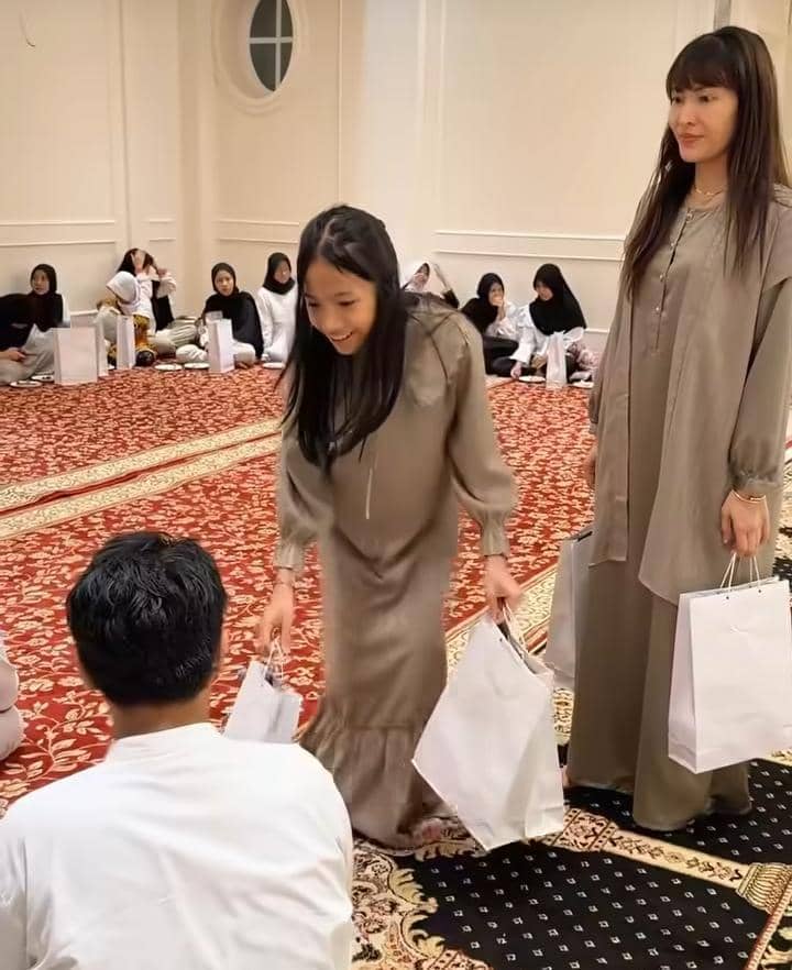 potret Ayu Dewi rayakan ultah Aqilah di bulan Ramadan