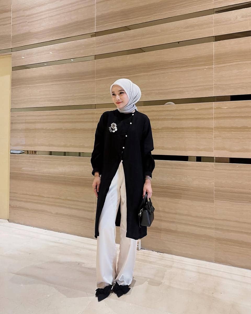 Outfit Lebaran Pakai Celana ala Melvin Maylani