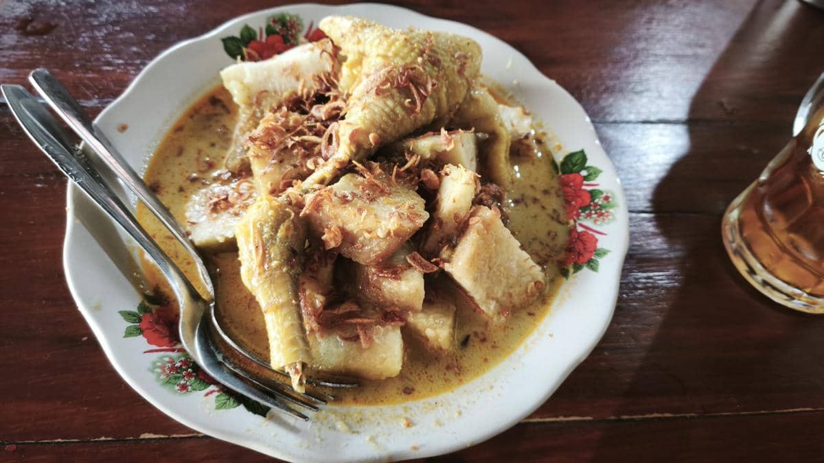 Perbedaan Lontong Tuyuhan dan Lontong Opor, Ternyata Gak Sama!