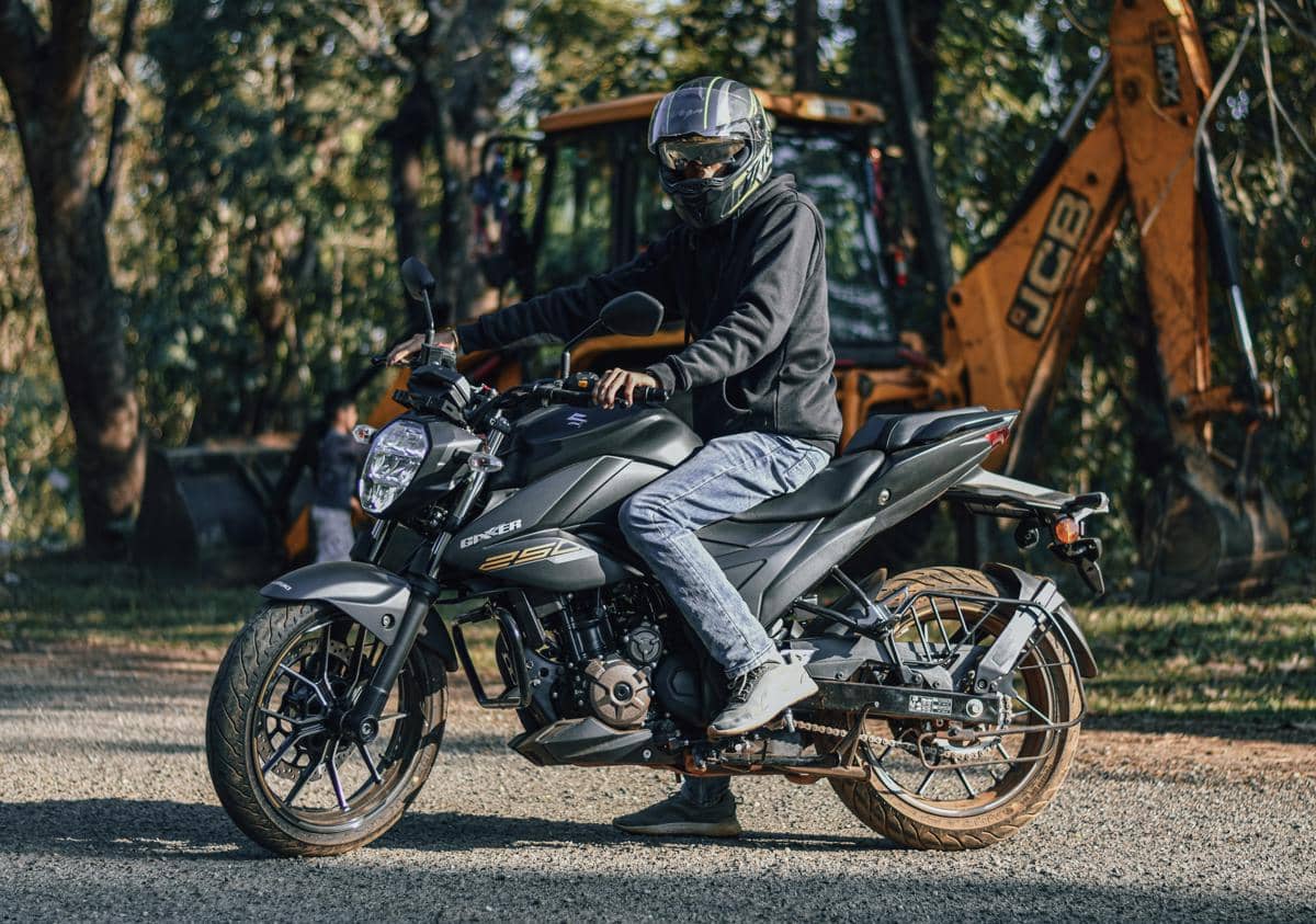 ilustrasi riding motor 
