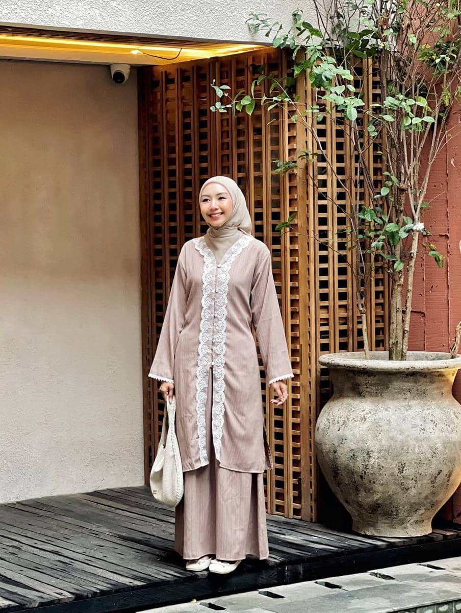 OOTD Lebaran Nuansa Earth Tone