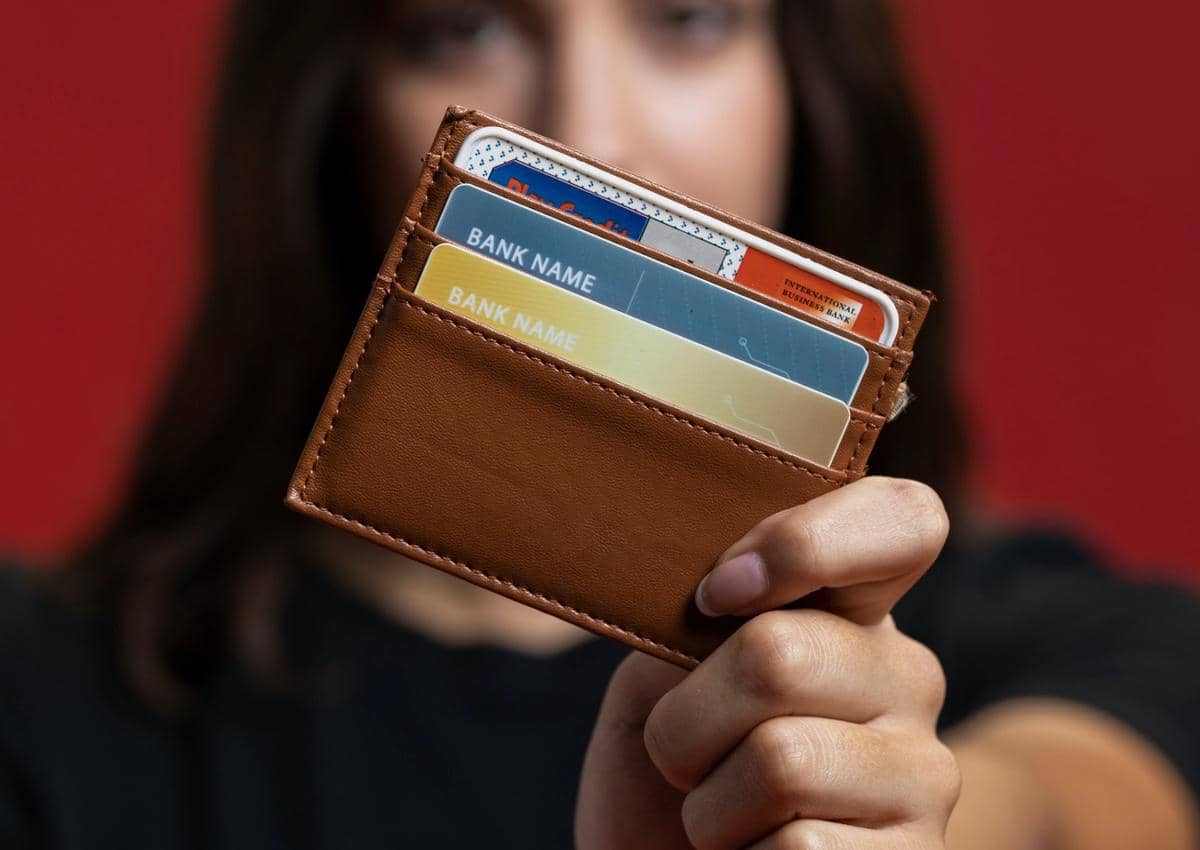 ilustrasi dompet kartu