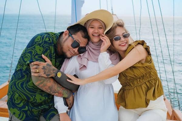 Liburan Keluarga Baru Virgoun, Starla dan Ibu Sambungnya Akrab Banget