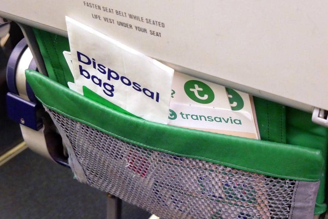 ilustrasi kantong muntah