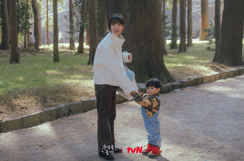 Roh Jeong Eui dan Park Yoo Ho di drama Our Universe