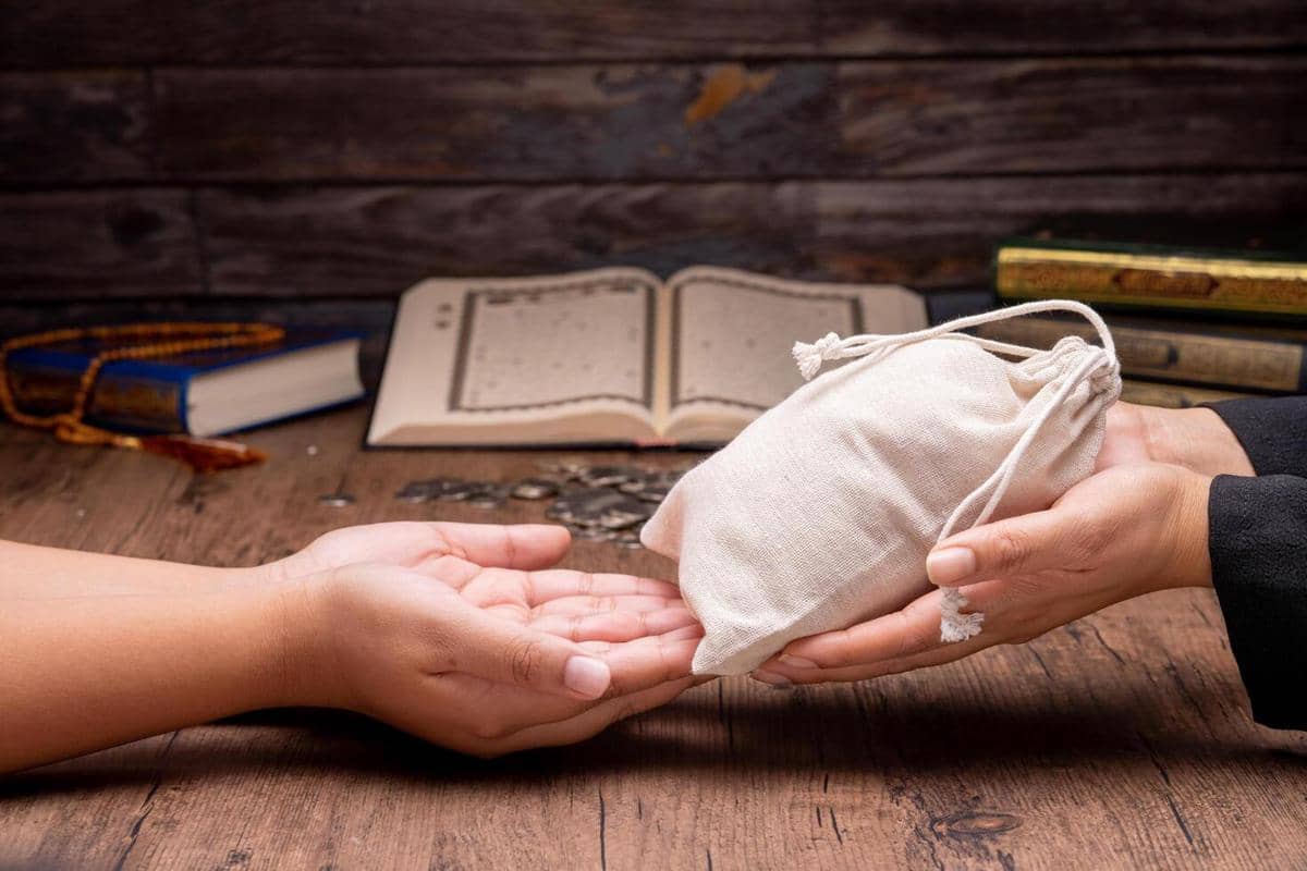Muzakki Adalah Orang Wajib Zakat, Ini Makna dan Keutamaannya