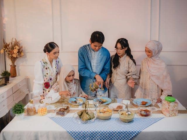 ilustrasi memasak menu lebaran