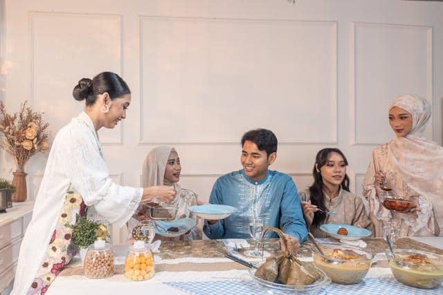 5 Tips Menghadapi Pertanyaan Sensitif saat Lebaran, Gak Canggung