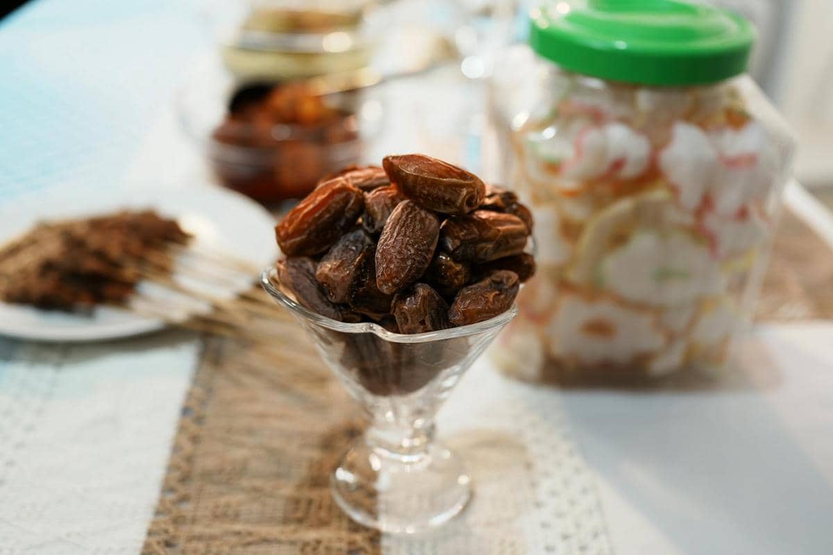 ilustrasi kurma segar 