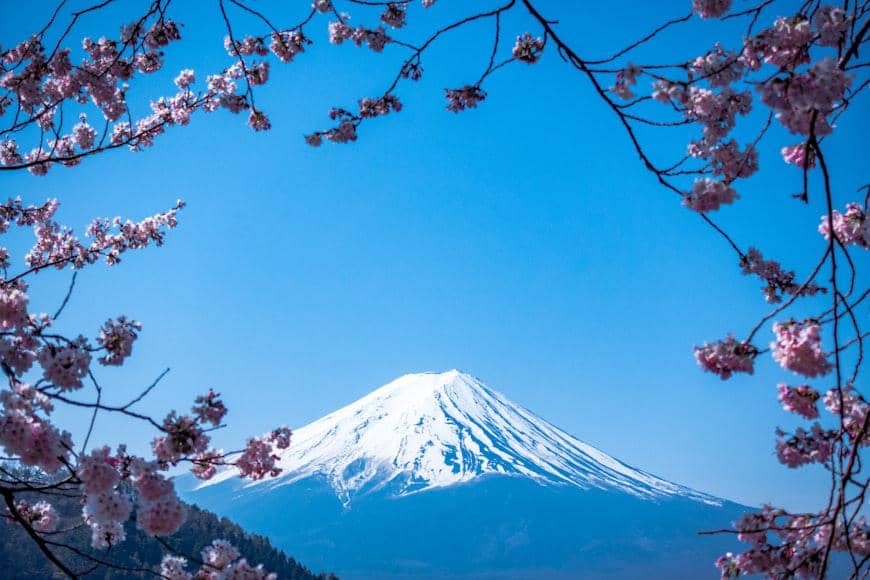 Gunung Fuji di Jepang saat musim semi