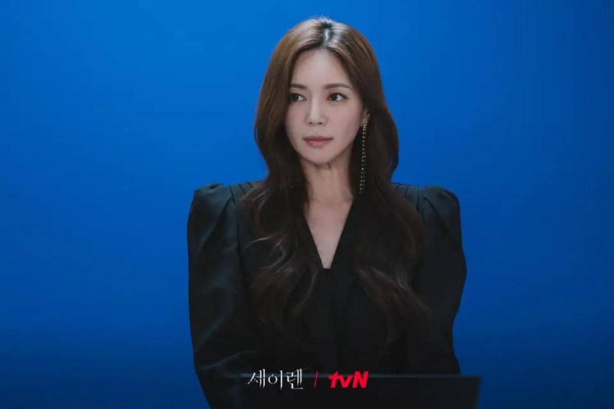 Still cut Siren's Kiss