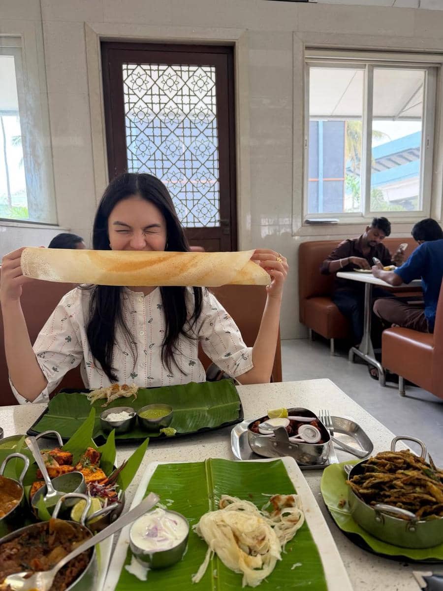 Raline Shah berkeliling Coimbatore, India