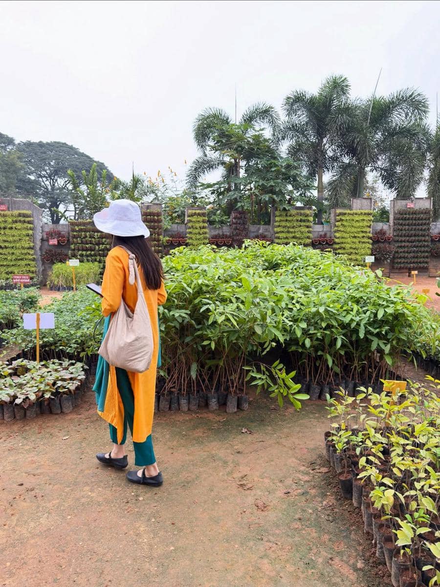 Raline Shah berkeliling Coimbatore, India