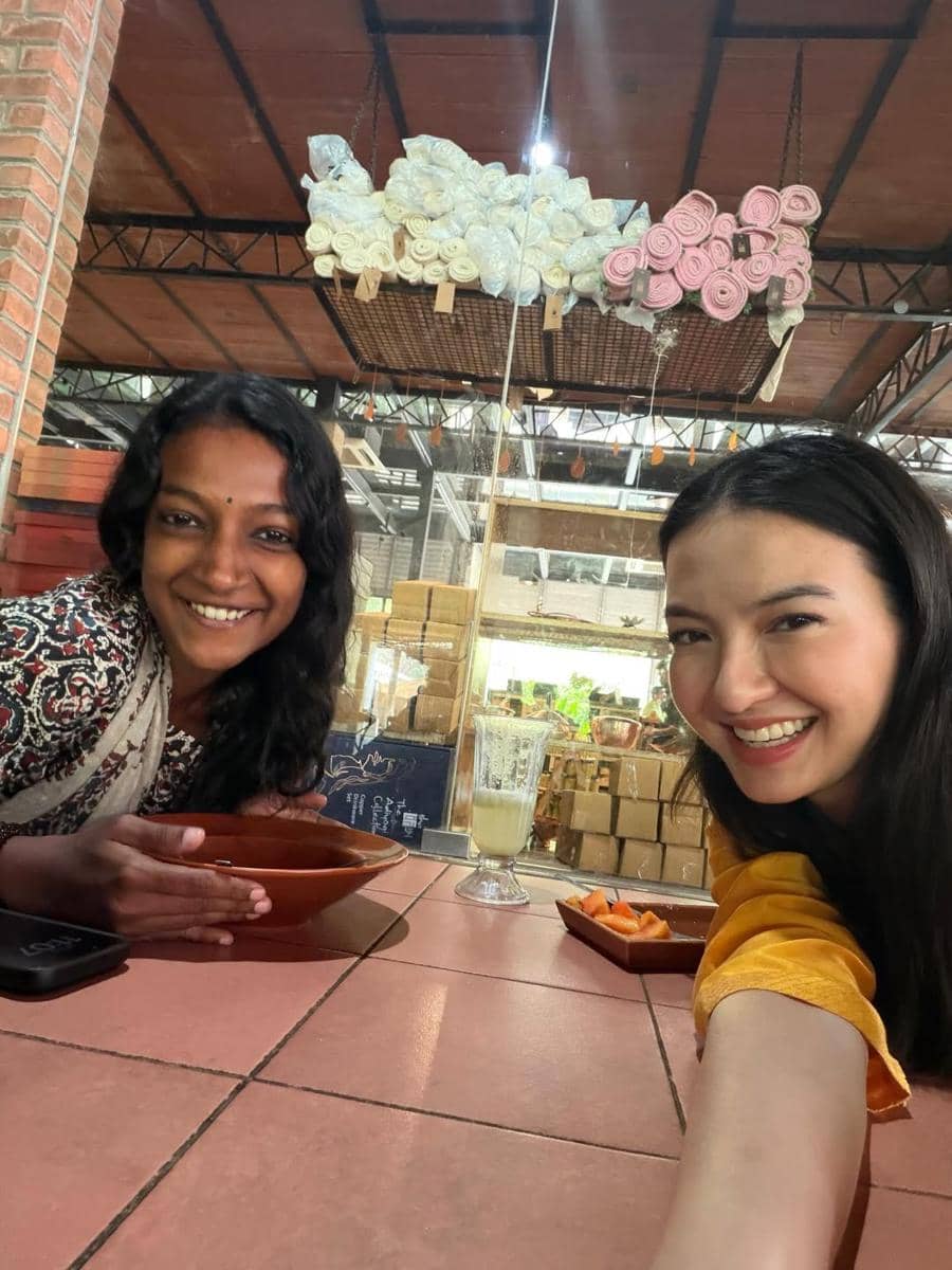 Raline Shah berkeliling Coimbatore, India