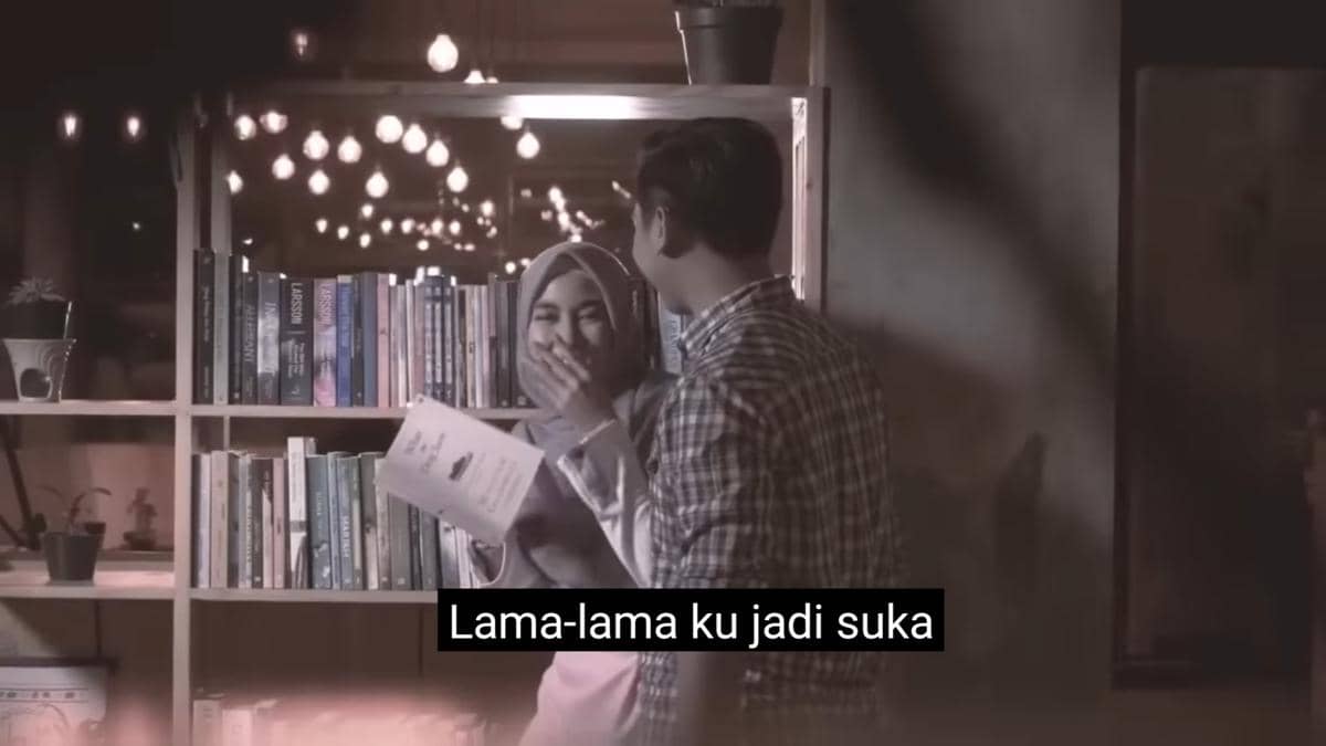 cuplikan video klip "Pura Pura Cinta"