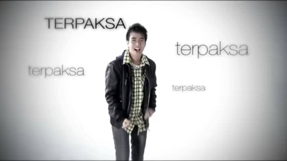 cuplikan video klip "Status Palsu" 