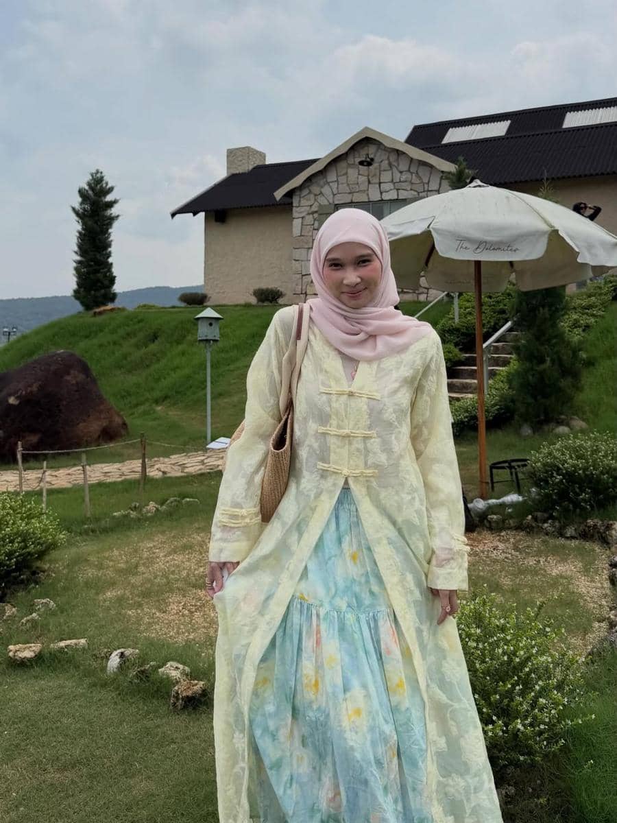 Inspirasi OOTD ala Astri Ratnasari 