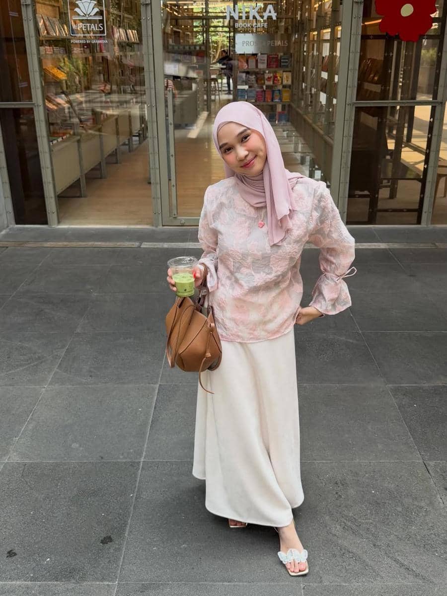 Inspirasi OOTD ala Astri Ratnasari 