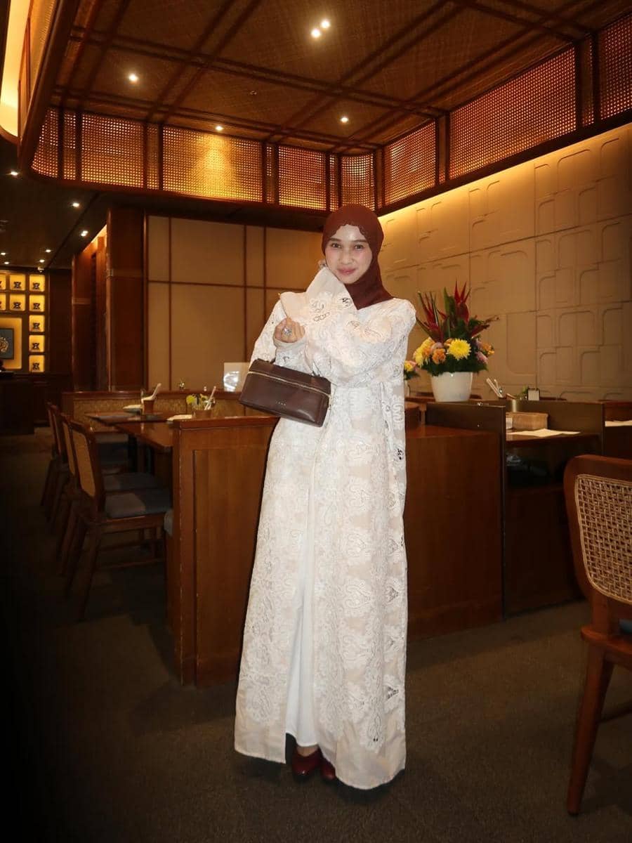 Inspirasi OOTD ala Astri Ratnasari 