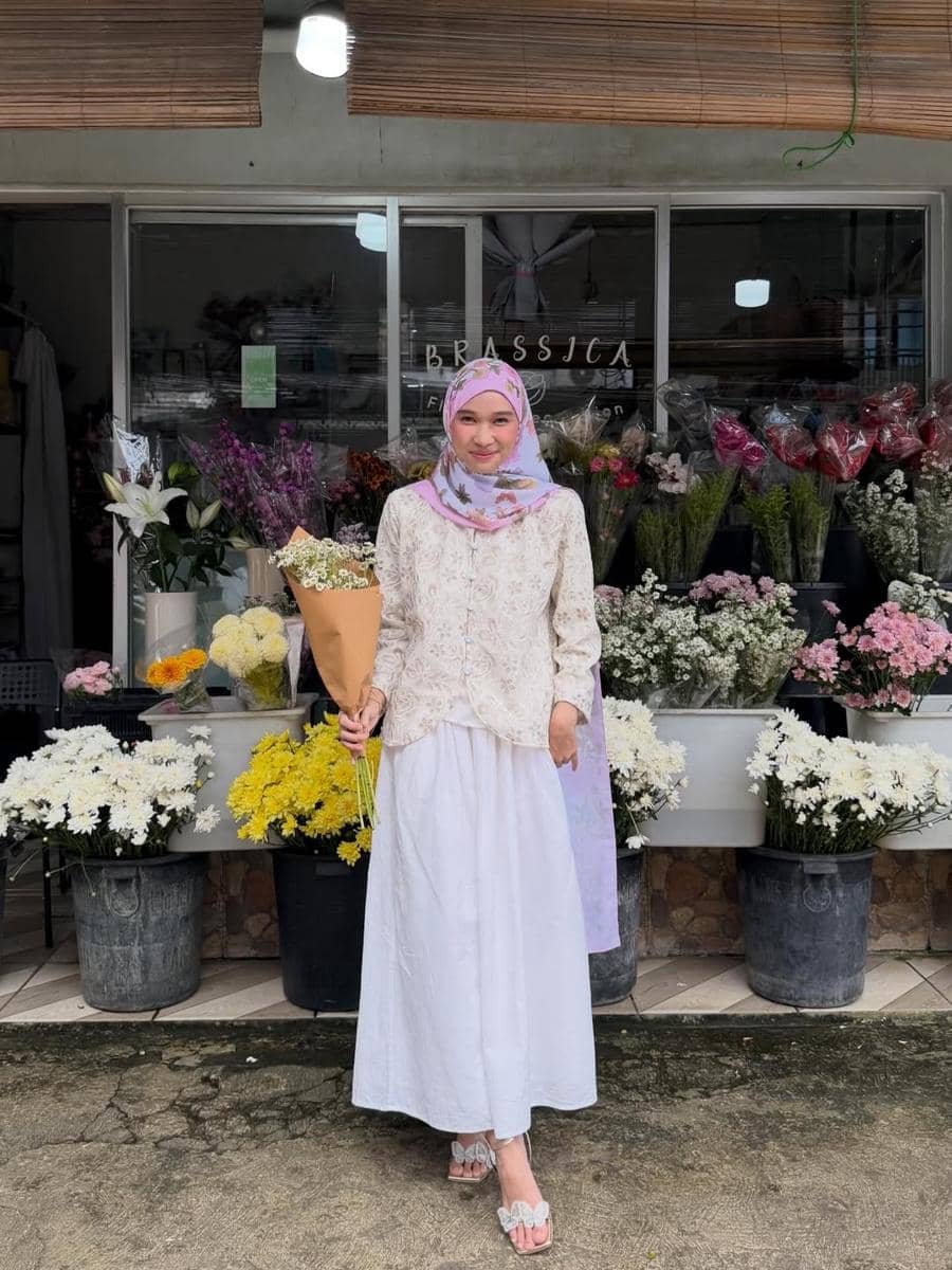 Inspirasi OOTD ala Astri Ratnasari