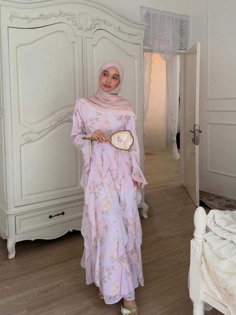 Inspirasi OOTD ala Astri Ratnasari