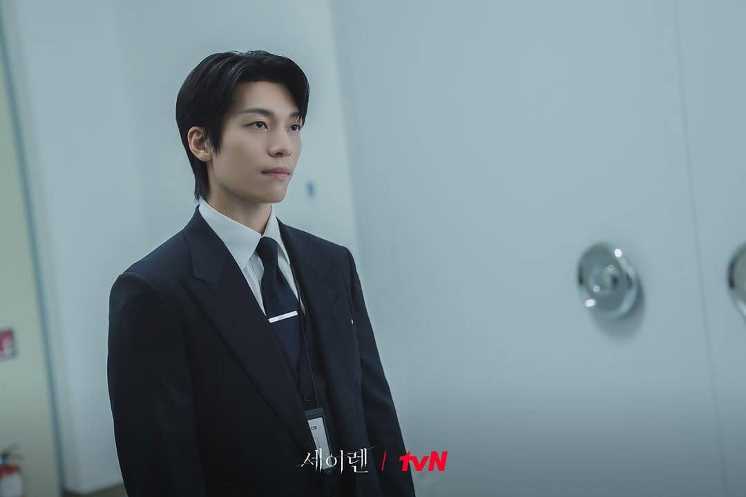 Still cut Siren's Kiss