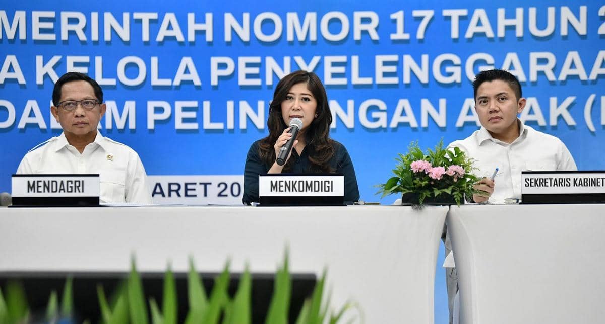 Menkomdigi Meutya Hafid saat memimpin Rakor Tindak Lanjut PP TUNAS di Kantor Kementerian Komdigi, Jakarta Pusat, Rabu (11/3).