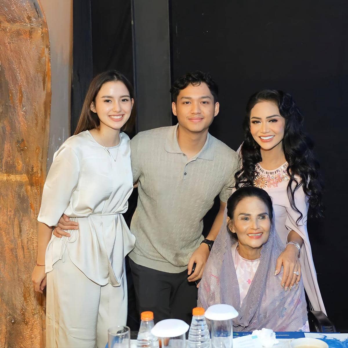 Kris Dayanti Buka Puasa Keluarga Besar (instagram.com/krisdayantilemos)