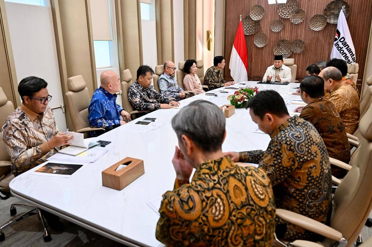 Presiden Prabowo Subianto menerima Ketua dan Anggota Dewan Ekonomi Nasional (DEN) bersama sejumlah menteri terkait di Jakarta, pada Rabu (11/3/2026). 
