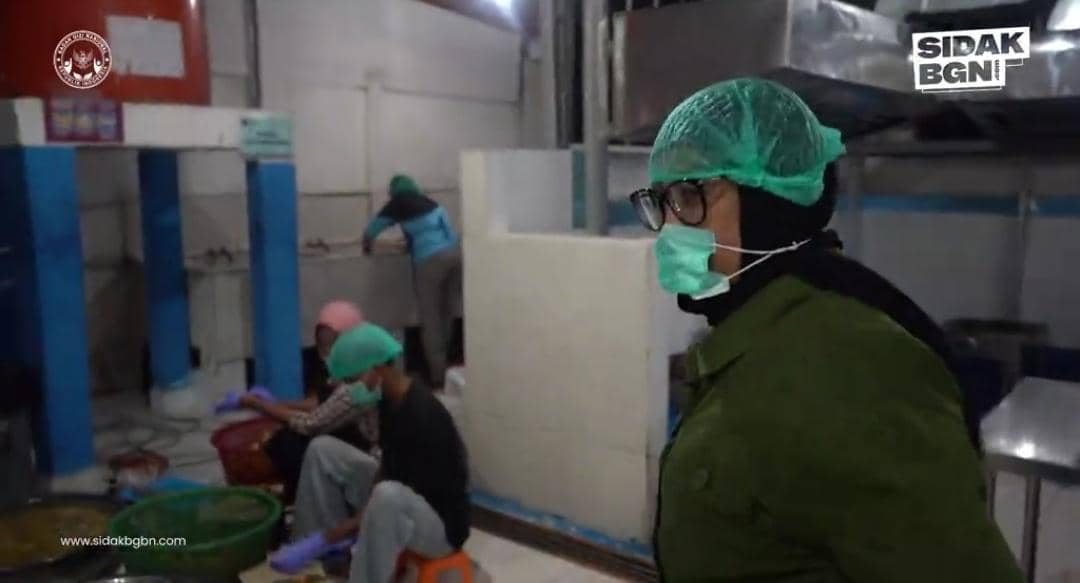 Tangkapan layar TikTok Sidak BGN saat berada di SPPG Talang Jambe Palembang