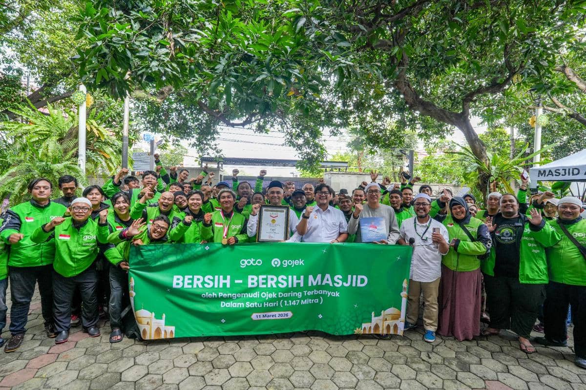 Pecahkan Rekor Muri, 1.147 Mitra Gojek Bersihkan 147 Masjid di 14 Kota