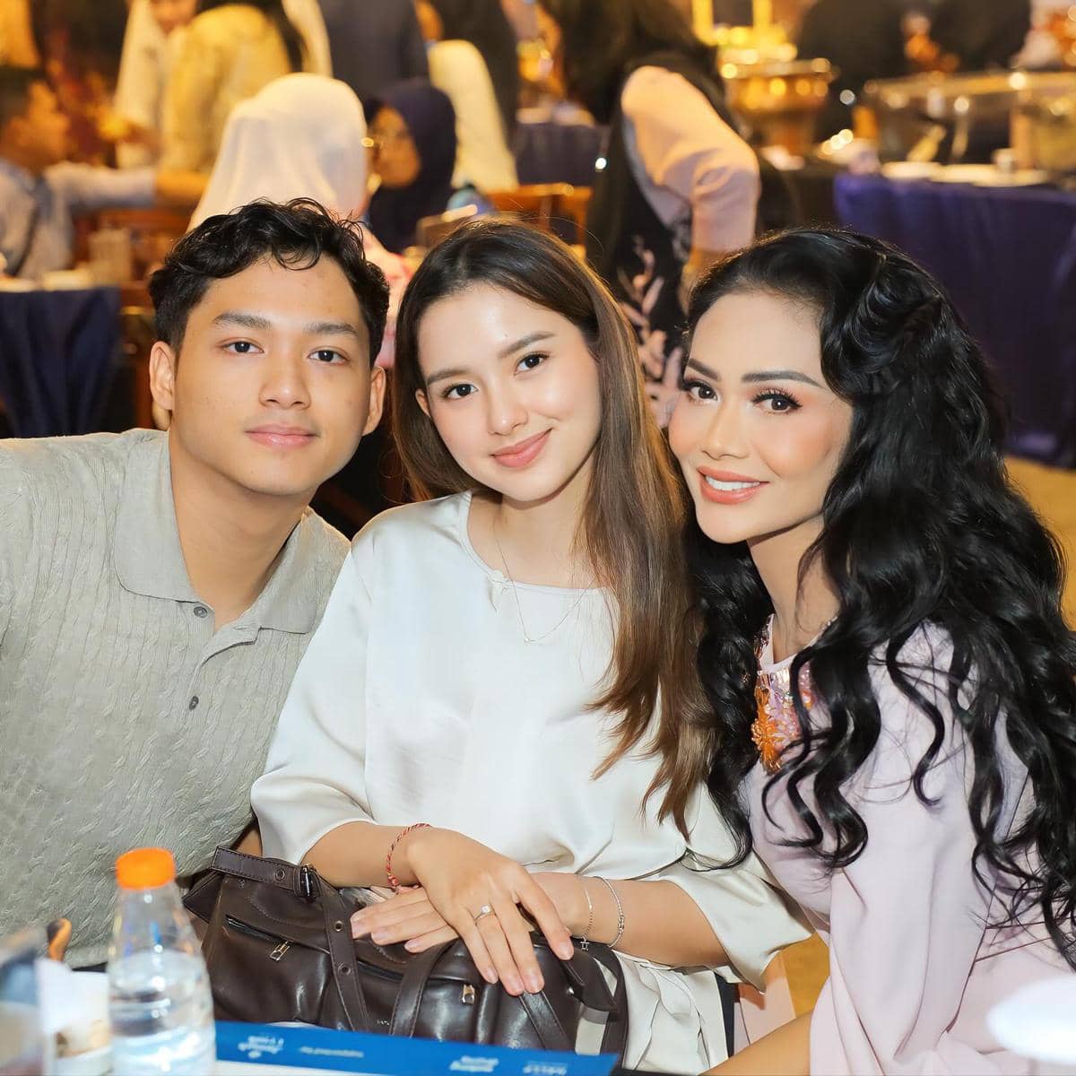 Kris Dayanti Buka Puasa Keluarga Besar (instagram.com/krisdayantilemos)