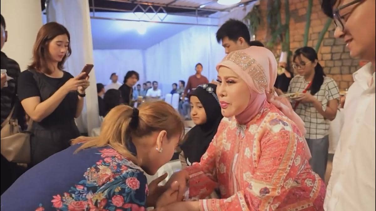 acara buka bersama di rumah Inul Daratista