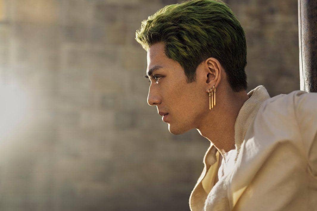 Mackenyu Arata sebagai Roronoa Zoro dalam serial One Piece live-action