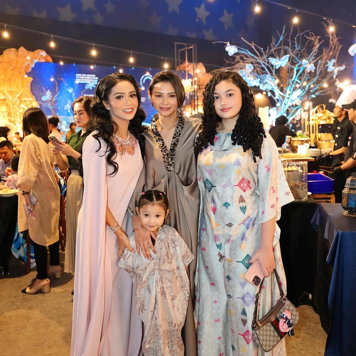 Kris Dayanti Buka Puasa Keluarga Besar (instagram.com/krisdayantilemos)