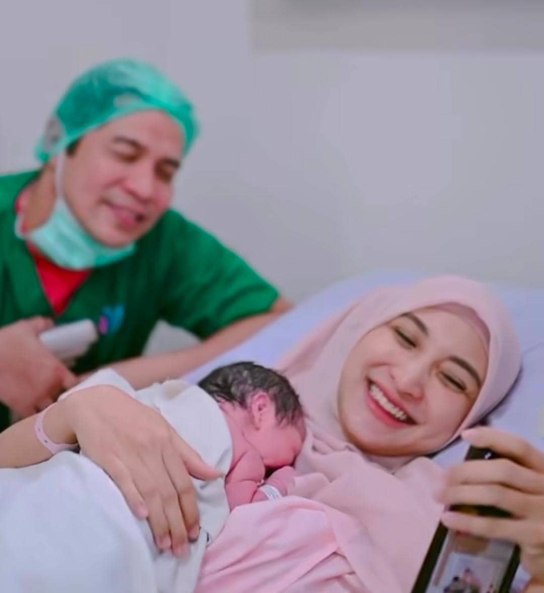 Ricky Perdana dan Chaca dikaruniai anak ketiga