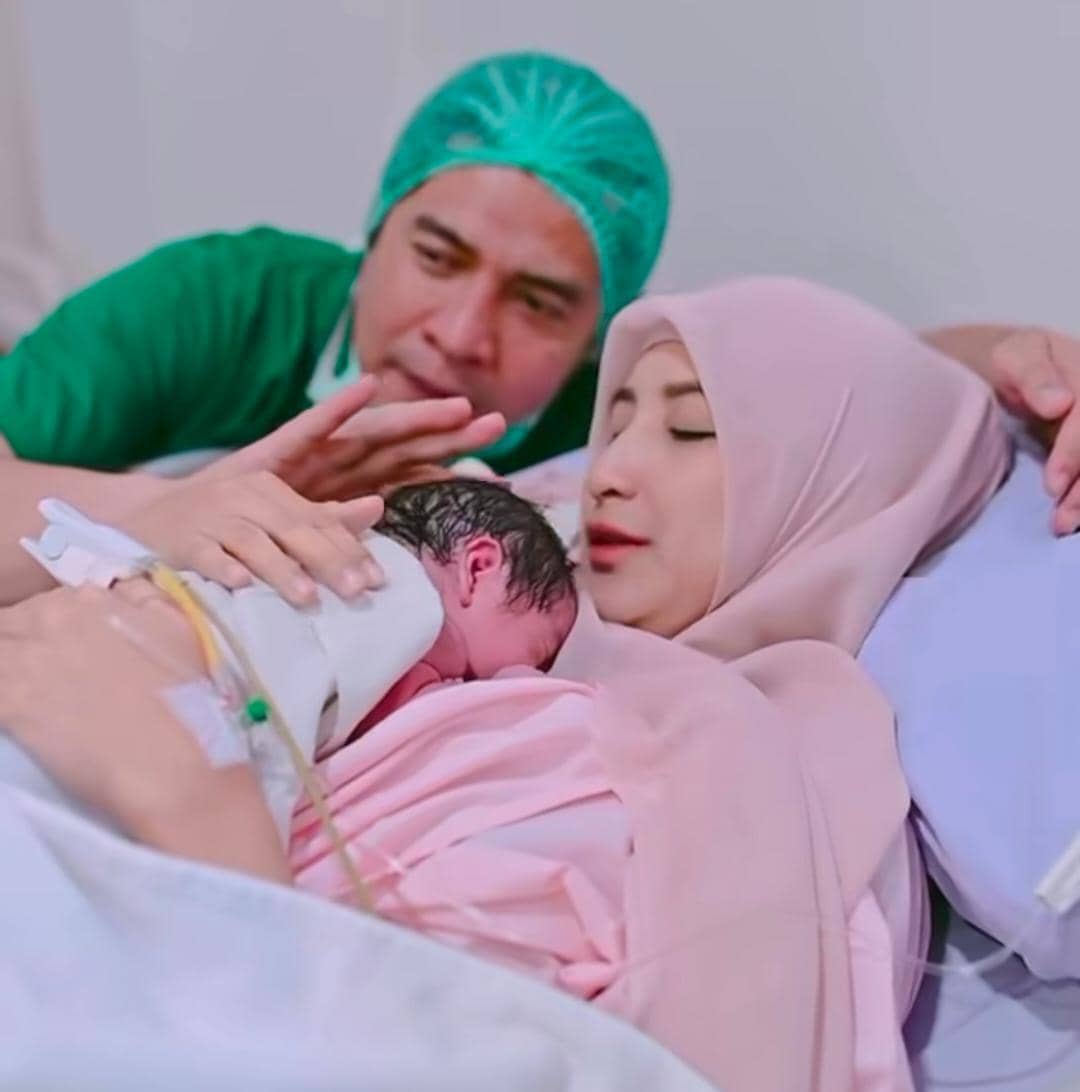 Ricky Perdana dan Chaca dikaruniai anak ketiga