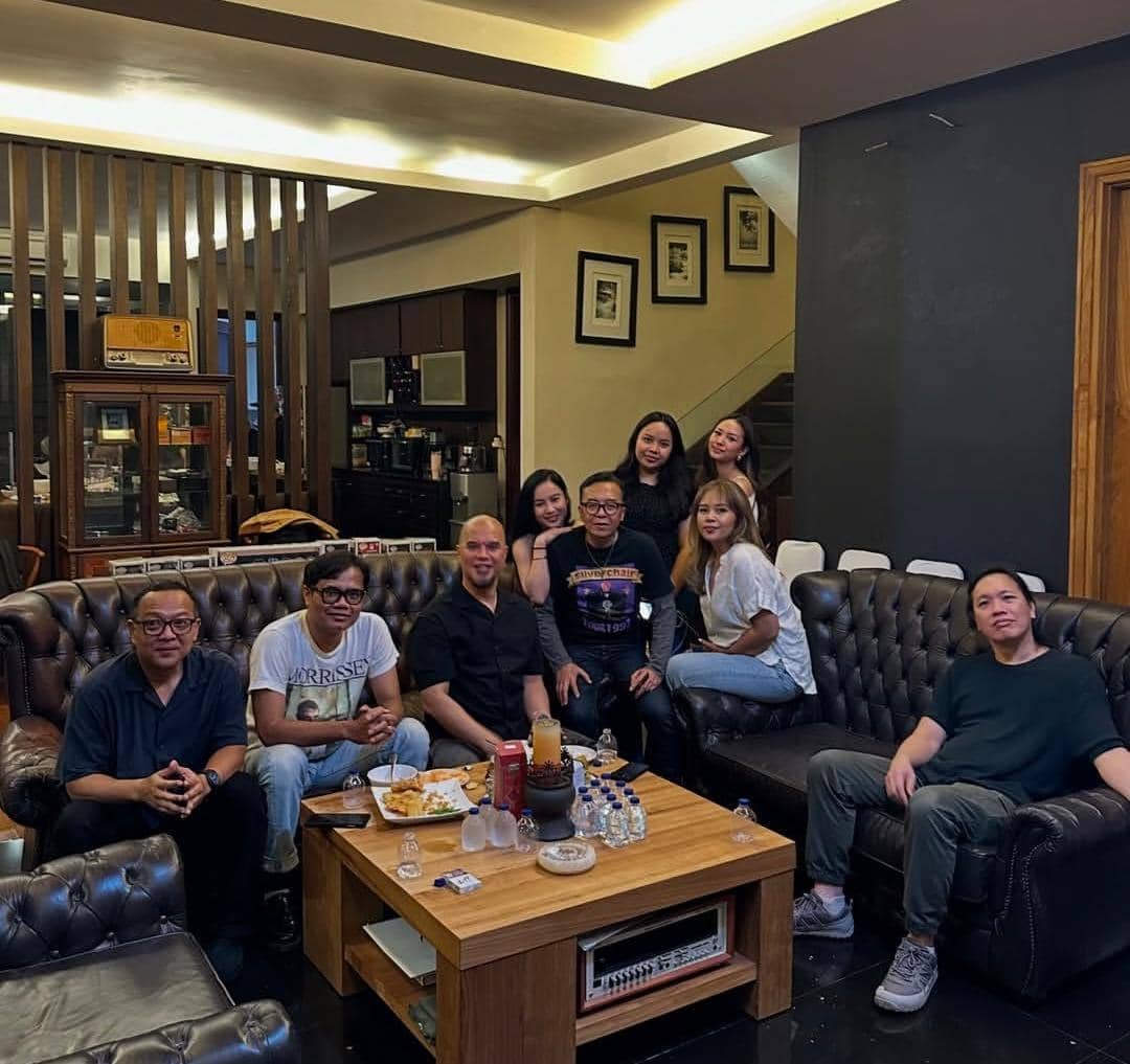 potret Ari Lasso buat acara bukber di rumah