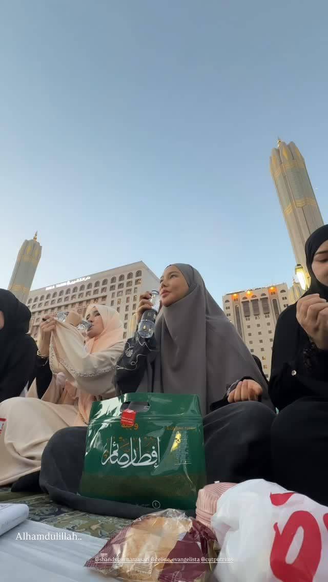 Seleb beribadah umrah di 10 malam terakhir ramadan 2026