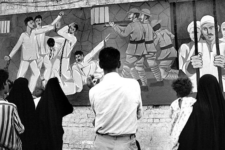 Mural yang menggambarkan perlawanan rakyat untuk memperingati Revolusi 14 Juli.