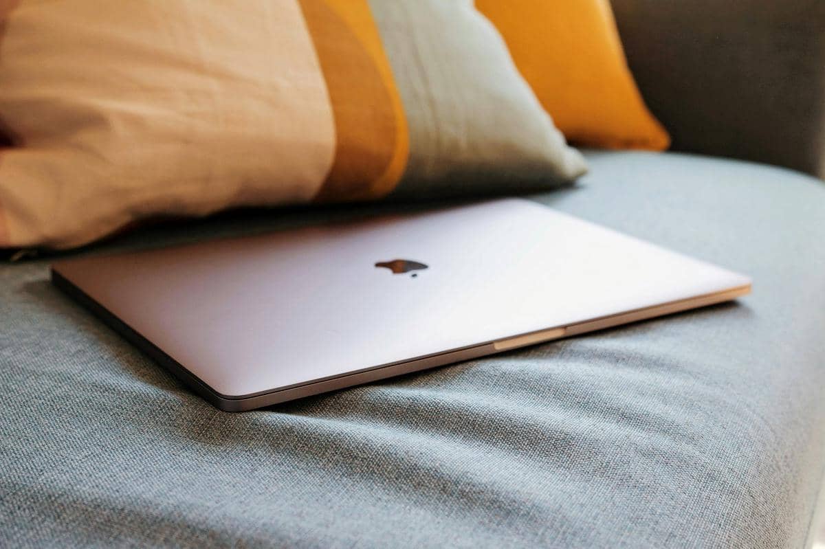 ilustrasi MacBook M5