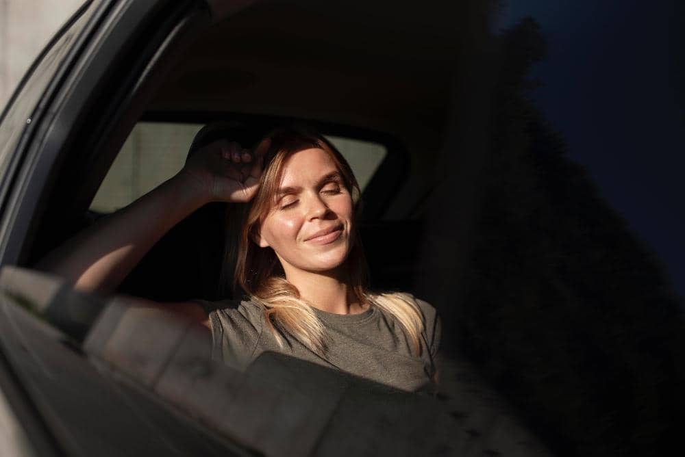 ilustrasi perempuan tidur