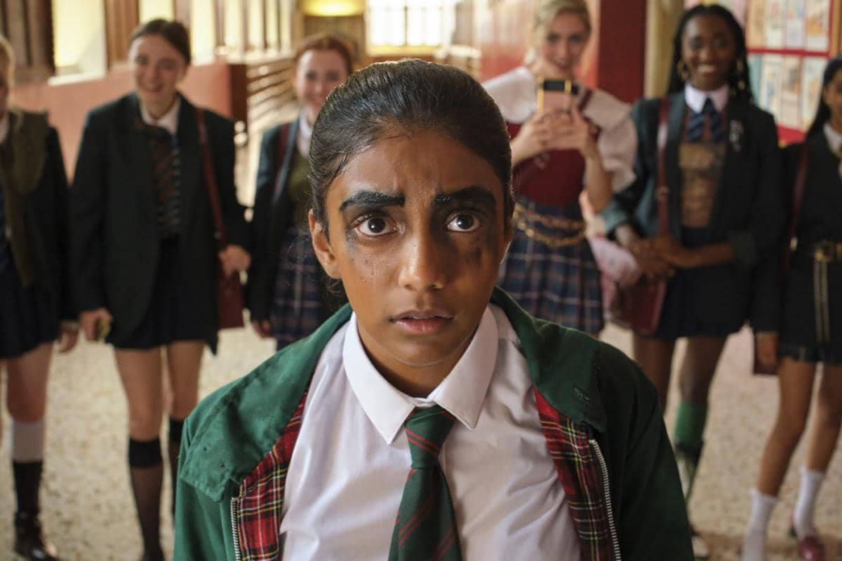 Charithra Chandran dalam film How to Date Billy Walsh