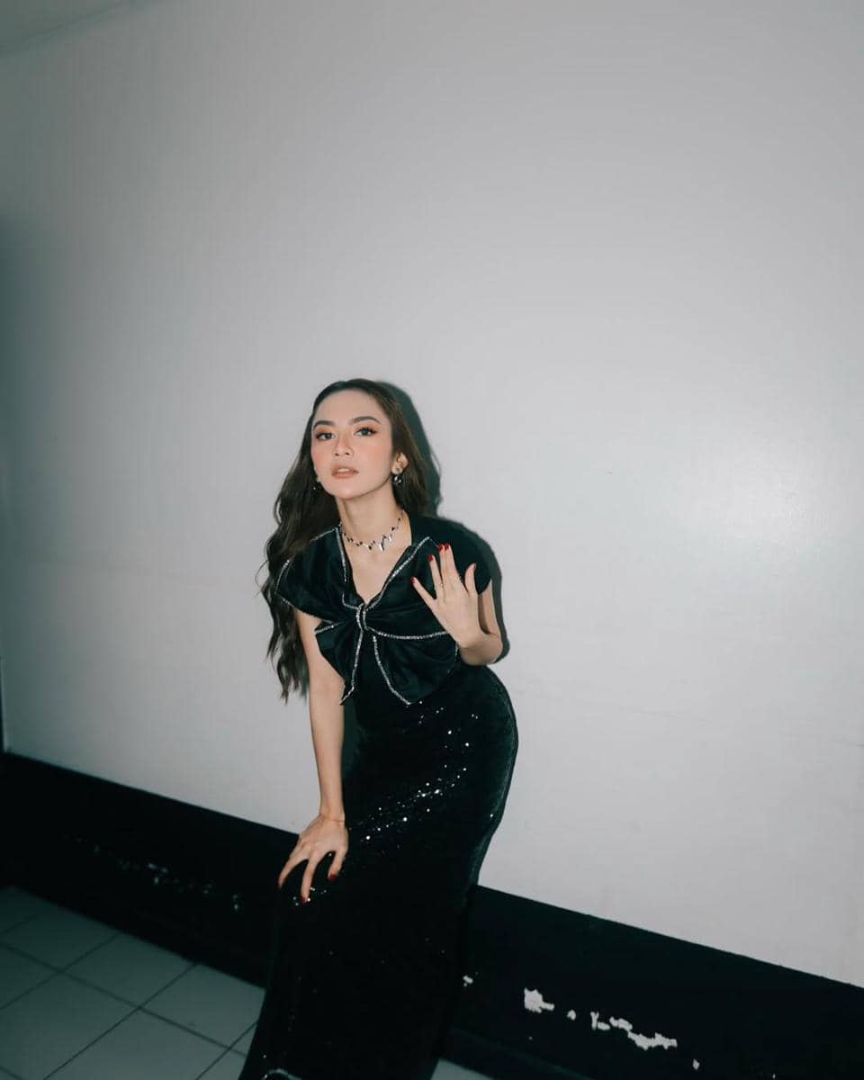 OOTD ala Mahalini yang cocok buat Lebaran