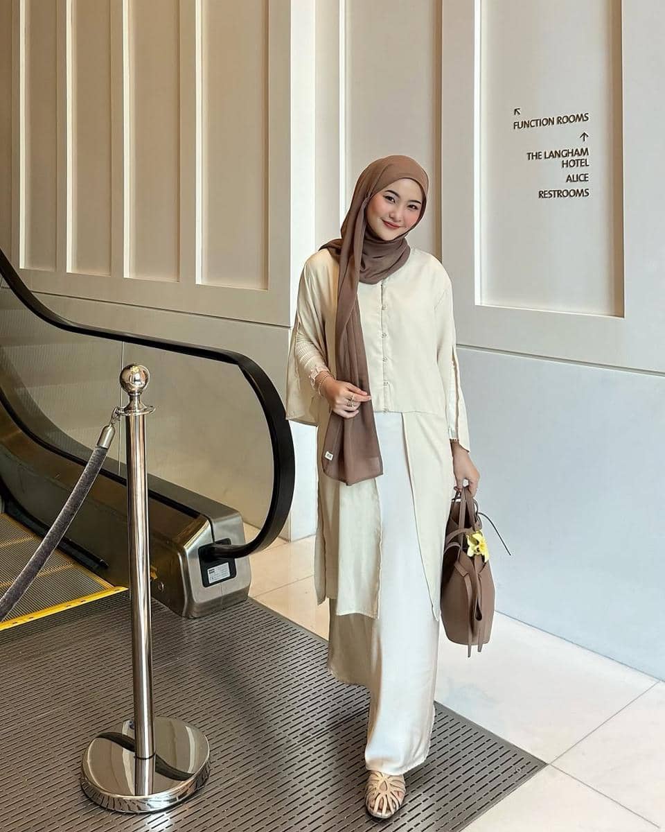 Outfit Lebaran Serba Polos ala Intan Ghazella