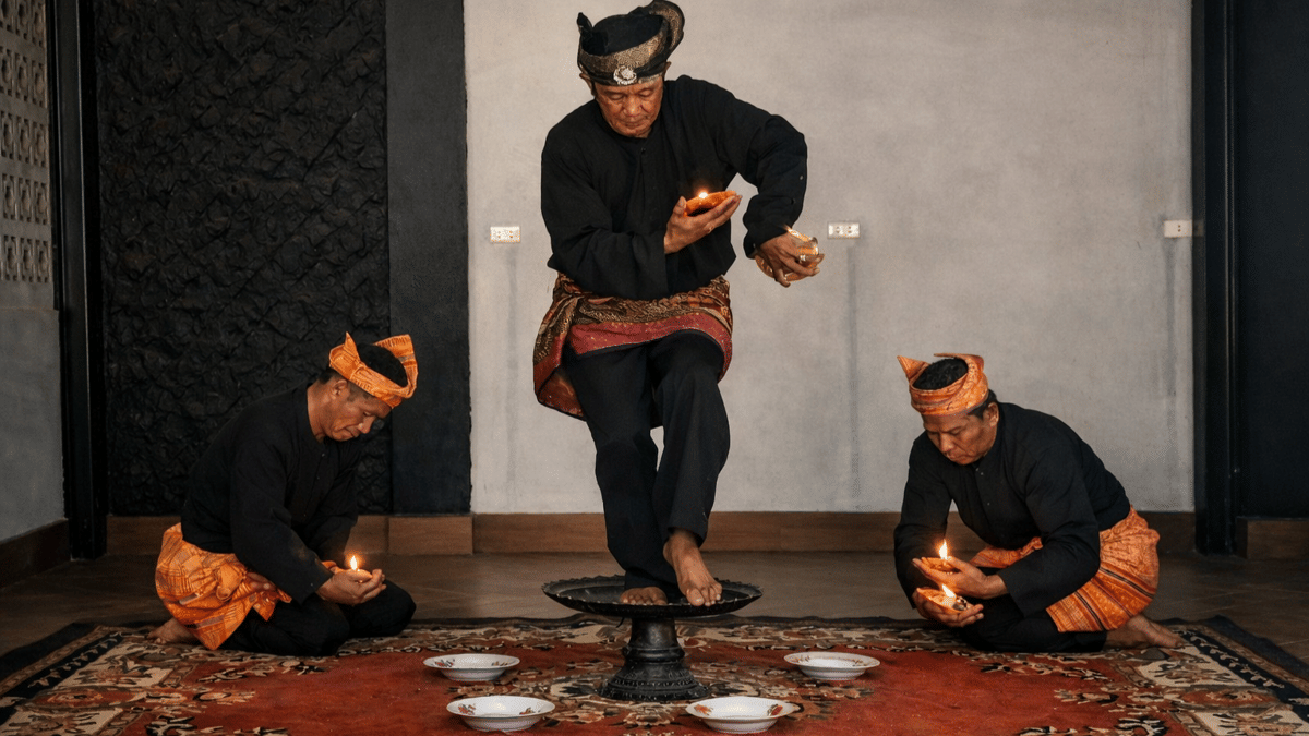 Tari Dulang Langkat, Saat Jurus Silat Menari di Atas Piring