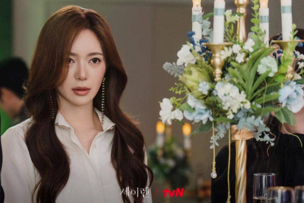 7 Aksi Stalking Kim Yun Ji pada Han Seol Ah di Siren's Kiss, Ngeri!