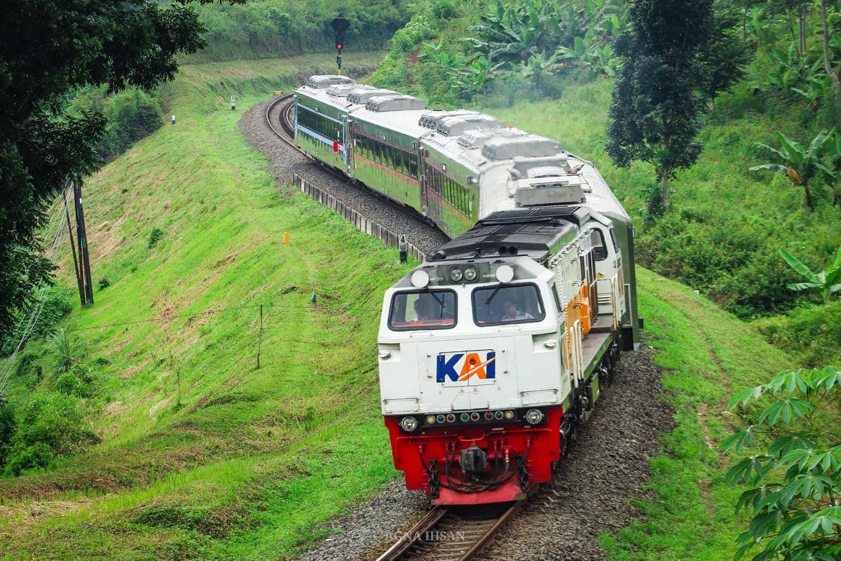 ilustrasi kereta api