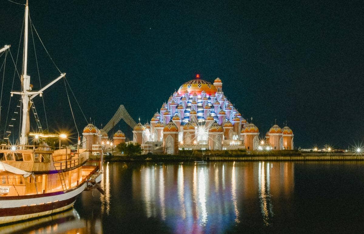 Masjid di Makassar untuk Itikaf di Akhir Ramadan, Dijamin Khusyuk!